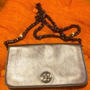 Tory Burch crossbody / clutch metallic silver